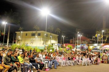 Foto - Cajati comemora o Dia Internacional da Dança apresentando um espetáculo na Praça da Bíblia