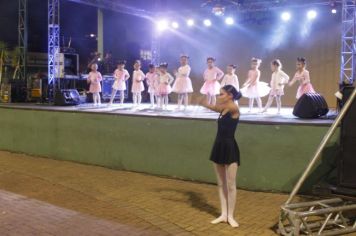 Foto - Cajati comemora o Dia Internacional da Dança apresentando um espetáculo na Praça da Bíblia