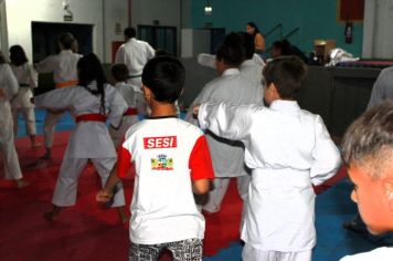 Foto - ESPORTE SANO CAJATI PROMOVE GRADUAÇÃO COM  TROCA DE FAIXAS E DOAÇÃO DE KIMONOS PARA ATLETAS INICIANTES