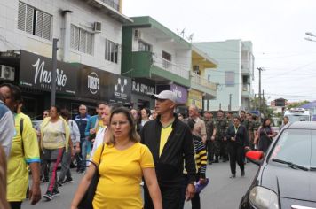 Foto - 1ª Caminhada pela Inclusão Cordão de Girassol 