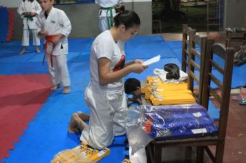 Foto - ESPORTE SANO CAJATI PROMOVE GRADUAÇÃO COM  TROCA DE FAIXAS E DOAÇÃO DE KIMONOS PARA ATLETAS INICIANTES