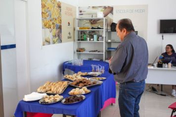 Foto - Degustação dos alimentos produzidos pela Biomassa de Banana como sugestão para merenda escolar do município 