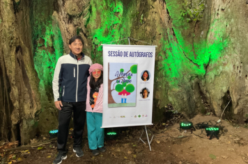 Foto - Sessão de Autógrafos - Árvore Guararema