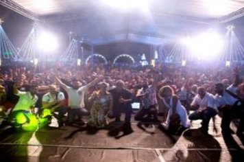 Foto - Show da Virada – Banda show Breakbeat e Fogos de Artifício