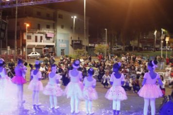 Foto - Cajati comemora o Dia Internacional da Dança apresentando um espetáculo na Praça da Bíblia