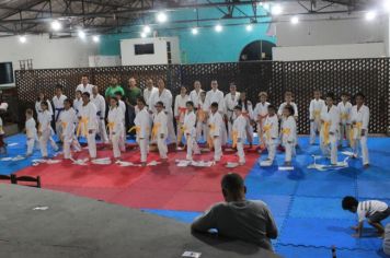 Foto - ESPORTE SANO CAJATI PROMOVE GRADUAÇÃO COM  TROCA DE FAIXAS E DOAÇÃO DE KIMONOS PARA ATLETAS INICIANTES