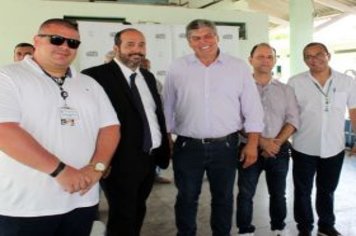 Foto - Entrega de Títulos de Regularização Fundiária