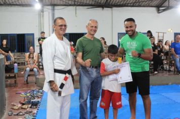 Foto - ESPORTE SANO CAJATI PROMOVE GRADUAÇÃO COM  TROCA DE FAIXAS E DOAÇÃO DE KIMONOS PARA ATLETAS INICIANTES