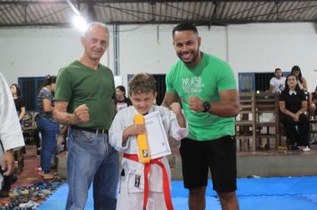 Foto - ESPORTE SANO CAJATI PROMOVE GRADUAÇÃO COM  TROCA DE FAIXAS E DOAÇÃO DE KIMONOS PARA ATLETAS INICIANTES