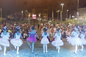 Foto - Cajati comemora o Dia Internacional da Dança apresentando um espetáculo na Praça da Bíblia