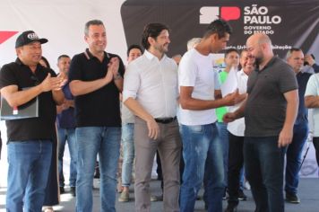 Foto - Inauguração do Empreendimento Cajati D- 65 casas e entrega de 280 títulos de Regularização Fundiária