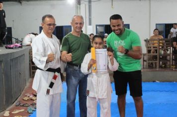 Foto - ESPORTE SANO CAJATI PROMOVE GRADUAÇÃO COM  TROCA DE FAIXAS E DOAÇÃO DE KIMONOS PARA ATLETAS INICIANTES