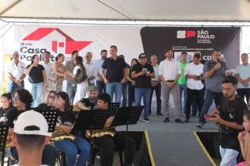 Foto - Inauguração do Empreendimento Cajati D- 65 casas e entrega de 280 títulos de Regularização Fundiária