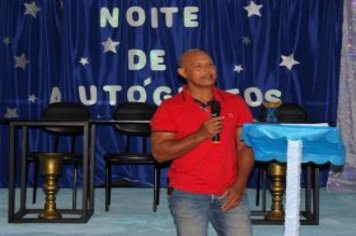 Foto - Noite de Autógrafos com Alunos Escritores