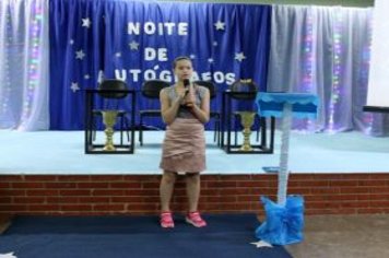 Foto - Noite de Autógrafos com Alunos Escritores