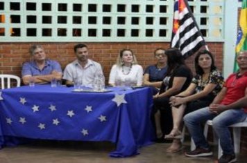 Foto - Noite de Autógrafos com Alunos Escritores