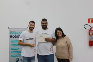 Foto - Professores da Secretaria de Educação de Cajati recebem Certificação do Curso de Robótica