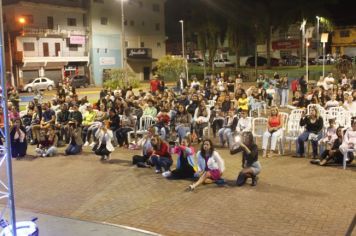 Foto - Cajati comemora o Dia Internacional da Dança apresentando um espetáculo na Praça da Bíblia