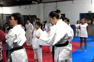 Foto - ESPORTE SANO CAJATI PROMOVE GRADUAÇÃO COM  TROCA DE FAIXAS E DOAÇÃO DE KIMONOS PARA ATLETAS INICIANTES