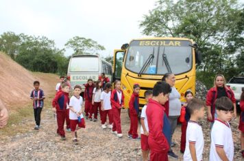 Foto - Alunos da Escola Municipal Francisco José de Lima Jr visitam o aterro sanitário do Município