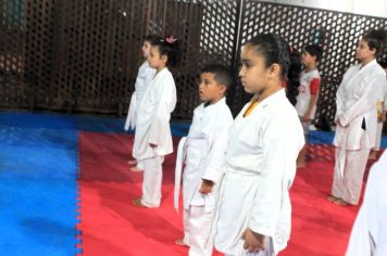 Foto - ESPORTE SANO CAJATI PROMOVE GRADUAÇÃO COM  TROCA DE FAIXAS E DOAÇÃO DE KIMONOS PARA ATLETAS INICIANTES