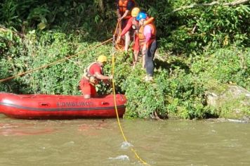 Foto - Treinamento de técnicas de salvamento 