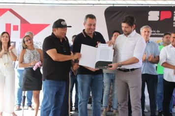 Foto - Inauguração do Empreendimento Cajati D- 65 casas e entrega de 280 títulos de Regularização Fundiária