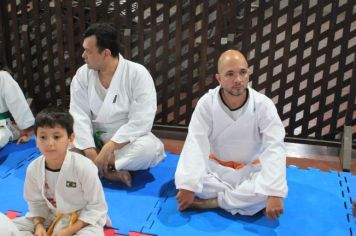 Foto - ESPORTE SANO CAJATI PROMOVE GRADUAÇÃO COM  TROCA DE FAIXAS E DOAÇÃO DE KIMONOS PARA ATLETAS INICIANTES