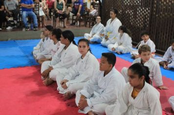 Foto - ESPORTE SANO CAJATI PROMOVE GRADUAÇÃO COM  TROCA DE FAIXAS E DOAÇÃO DE KIMONOS PARA ATLETAS INICIANTES