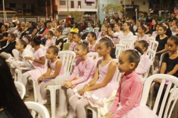 Foto - Cajati comemora o Dia Internacional da Dança apresentando um espetáculo na Praça da Bíblia