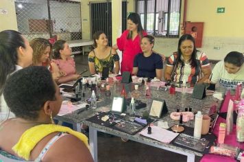 Foto - Consultoria Personalizada, a importância do autocuidado e apresentação profissional foi o tema do encontro comemorativo ao Dia Internacional da Mulher