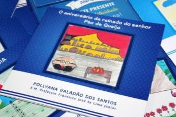 Foto - Noite de Autógrafos com Alunos Escritores