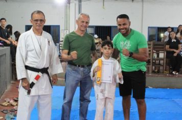 Foto - ESPORTE SANO CAJATI PROMOVE GRADUAÇÃO COM  TROCA DE FAIXAS E DOAÇÃO DE KIMONOS PARA ATLETAS INICIANTES