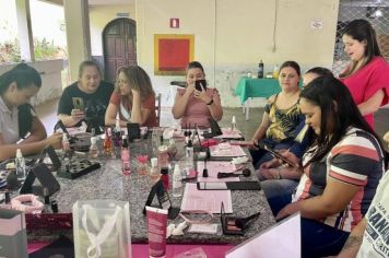 Foto - Consultoria Personalizada, a importância do autocuidado e apresentação profissional foi o tema do encontro comemorativo ao Dia Internacional da Mulher