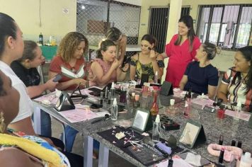 Foto - Consultoria Personalizada, a importância do autocuidado e apresentação profissional foi o tema do encontro comemorativo ao Dia Internacional da Mulher