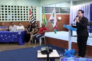 Foto - Noite de Autógrafos com Alunos Escritores