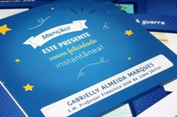 Foto - Noite de Autógrafos com Alunos Escritores