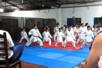 Foto - ESPORTE SANO CAJATI PROMOVE GRADUAÇÃO COM  TROCA DE FAIXAS E DOAÇÃO DE KIMONOS PARA ATLETAS INICIANTES