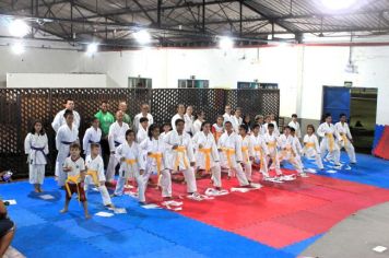 Foto - ESPORTE SANO CAJATI PROMOVE GRADUAÇÃO COM  TROCA DE FAIXAS E DOAÇÃO DE KIMONOS PARA ATLETAS INICIANTES