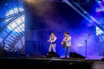 Foto - Shows com Zezé Di Camargo e Luciano e Thiago & Emerson