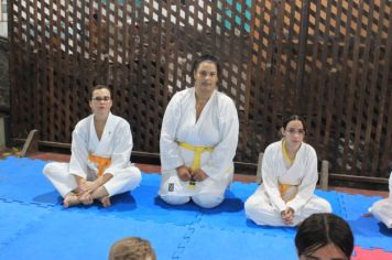 Foto - ESPORTE SANO CAJATI PROMOVE GRADUAÇÃO COM  TROCA DE FAIXAS E DOAÇÃO DE KIMONOS PARA ATLETAS INICIANTES