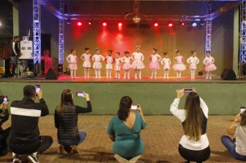 Foto - Cajati comemora o Dia Internacional da Dança apresentando um espetáculo na Praça da Bíblia