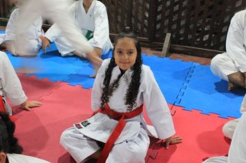 Foto - ESPORTE SANO CAJATI PROMOVE GRADUAÇÃO COM  TROCA DE FAIXAS E DOAÇÃO DE KIMONOS PARA ATLETAS INICIANTES