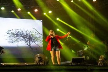 Foto - Shows com Paula Mattos e Cleito Camargo