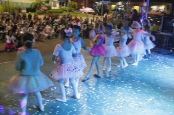 Foto - Cajati comemora o Dia Internacional da Dança apresentando um espetáculo na Praça da Bíblia