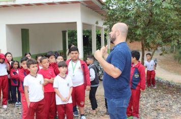 Foto - Alunos da Escola Municipal Francisco José de Lima Jr visitam o aterro sanitário do Município