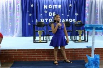 Foto - Noite de Autógrafos com Alunos Escritores