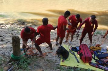 Foto - Treinamento de técnicas de salvamento 