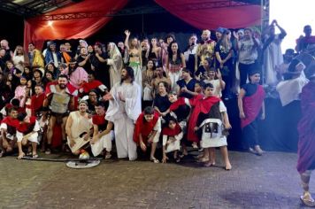 Foto - PAIXÃO DE CRISTO EMOCIONA CERCA DE 1500 MIL PESSOAS NA PRAÇA DA BÍBLIA