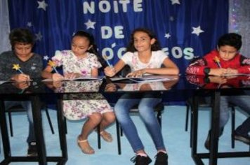 Foto - Noite de Autógrafos com Alunos Escritores